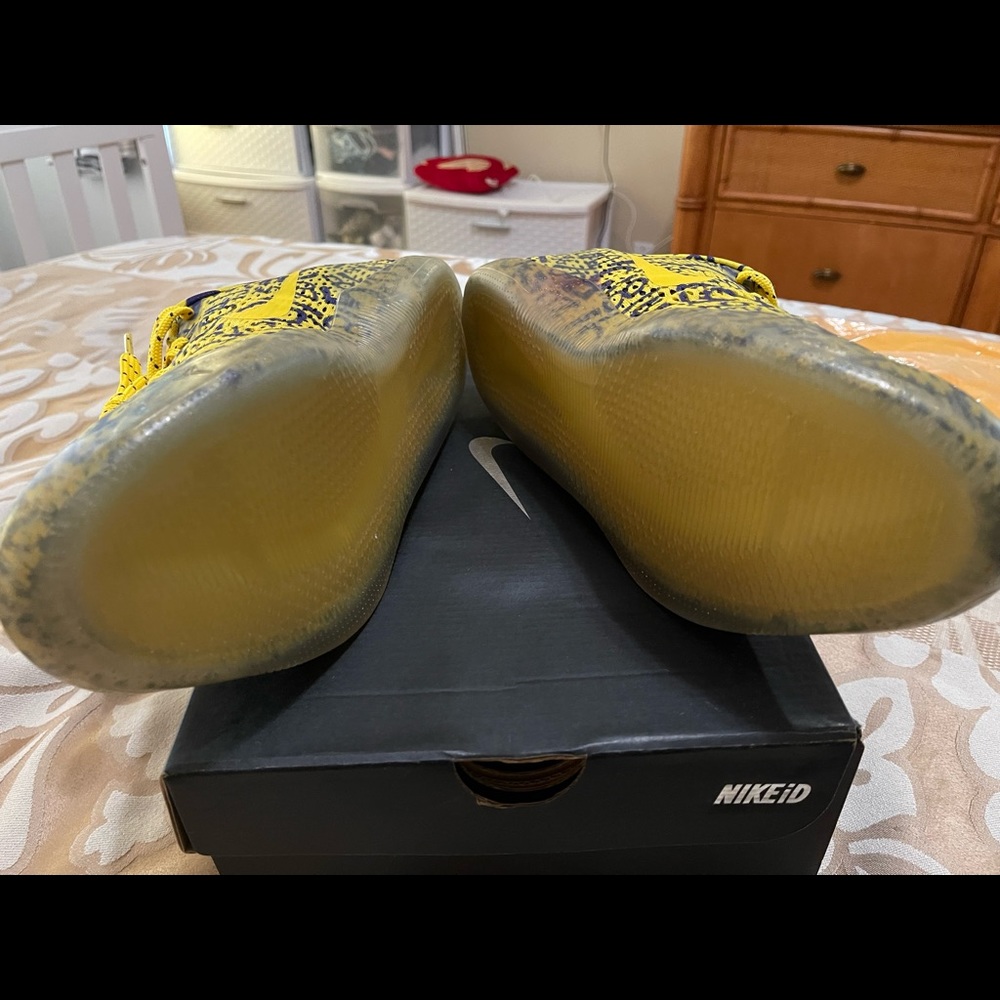 Extremely RARE Kobe Bryant MAMBA DAY sneakers. Has all of his stats. MINT - Picture 4 of 8